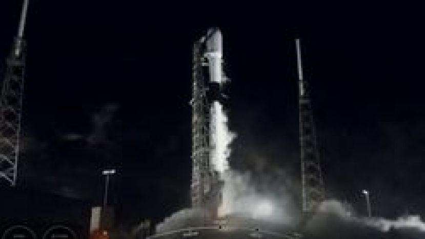 SpaceX Dijital Radyo Uydusunu Uzaya Yolladı